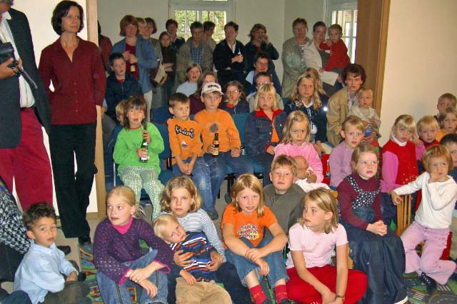 Für die Kinder gab es ein Puppentheater mit der Borchenerin Nelo Thies
