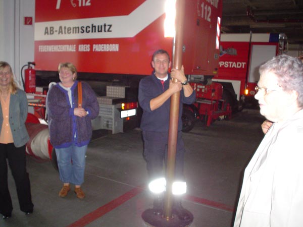 Frauengemeinschaft Alfen besichtigt Kreisfeuerwehrzentrale Paderborn (2004)