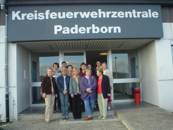 Frauengemeinschaft Alfen besichtigt Kreisfeuerwehrzentrale Paderborn