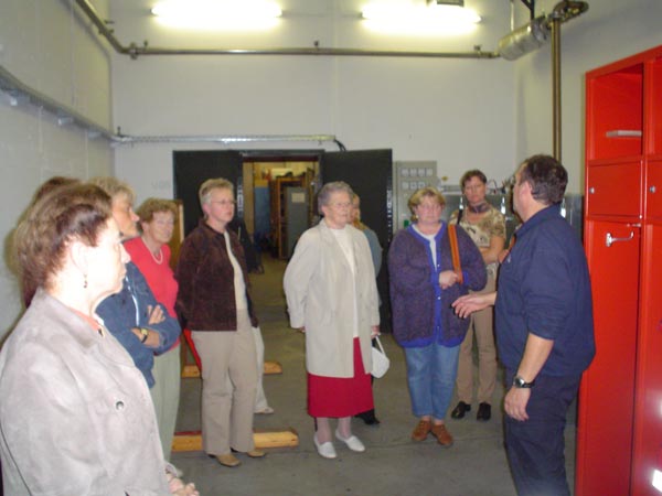 Frauengemeinschaft Alfen besichtigt Kreisfeuerwehrzentrale Paderborn (2004)