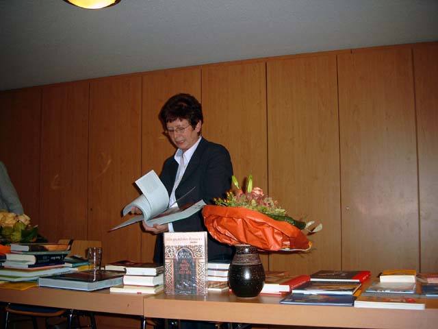 Kinderbücher, Romane, Bildbände, Fr. Linnemann gab einen Überblick und Einblick in alles lesenswerte