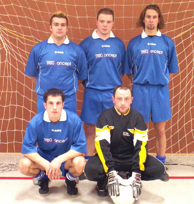 1. Mannschaft A: stehend von links: Darius Kaluza, Michael Weber, Michael Noack vorne von links: Armee Haradinaj, Antonio Vantigiatto