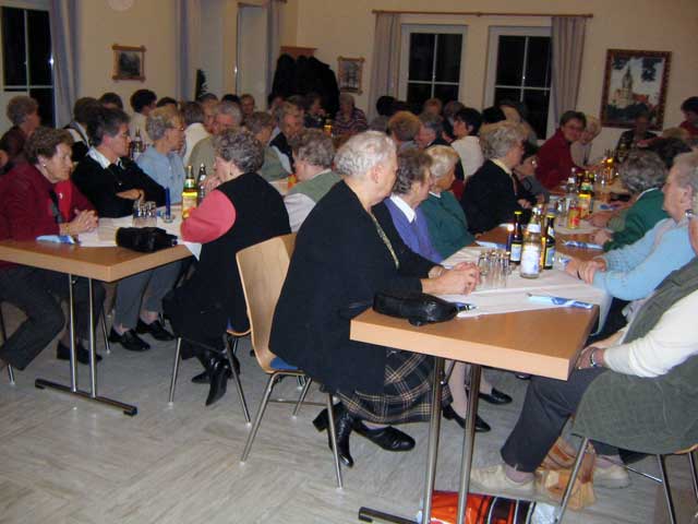 Im Bürgerhaus fanden sich anschließend sehr viele Frauen zur Jahreshauptversammlung