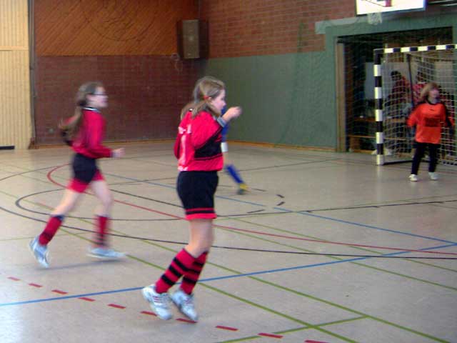 Nach langer Zeit: wieder Mädchenfußball aus Alfen (2005)