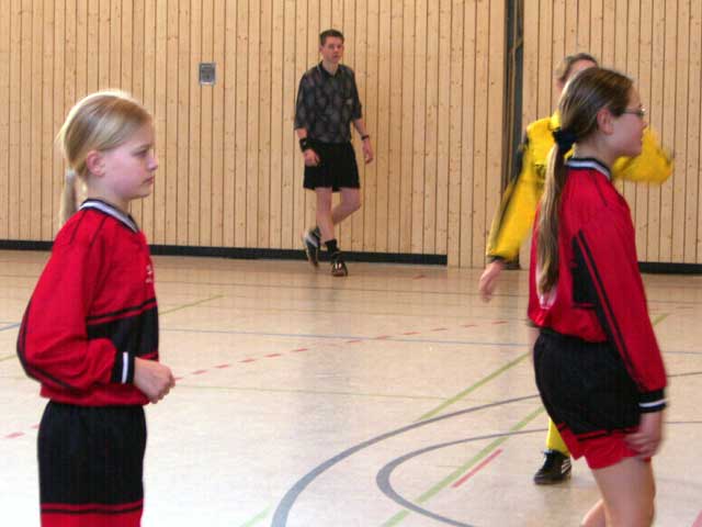 Nach langer Zeit: wieder Mädchenfußball aus Alfen (2005)