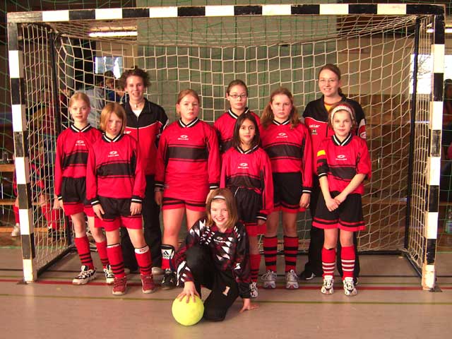 Nach langer Zeit: wieder Mädchenfußball aus Alfen (2005)