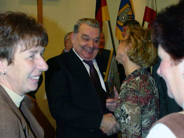 Ehrennadel der Gemeinde Borchen für Johannes Hüster (2005)