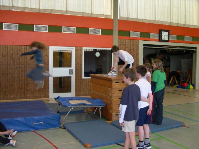 Ein Großteil des Programms der Projektwoche wurde in der Turnhalle durchgeführt. Zum Beispiel "Körper und Bewegung"