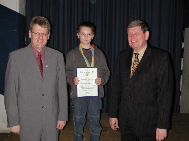 Patrick Reuter gewann im März 2004 den Kreisentscheid bei den Tischtennis-Mini-Meisterschaften der Jungen im Alter von acht Jahren und jünger. Dafür gab es Bronze.