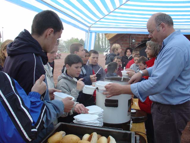 Am Nachmittag zeigte Knut Bohnwagner wieder seine Kochkünste und begeisterte mit einer leckeren Suppe