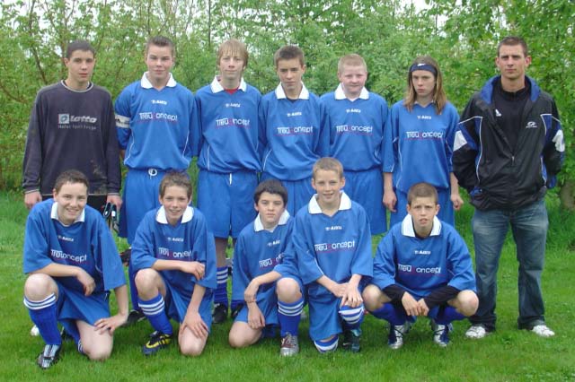 Eingeladen war auch der SV Hövelhof. Allerdings sagte dieser kurzfristig ab. Dafür ist dann spontan eine zusammen gewürfelte Mannschaft eingesprungen. Spieler aus Noyen und Alfen nutzten die Gelegenheit, um ihr Können zu zeigen