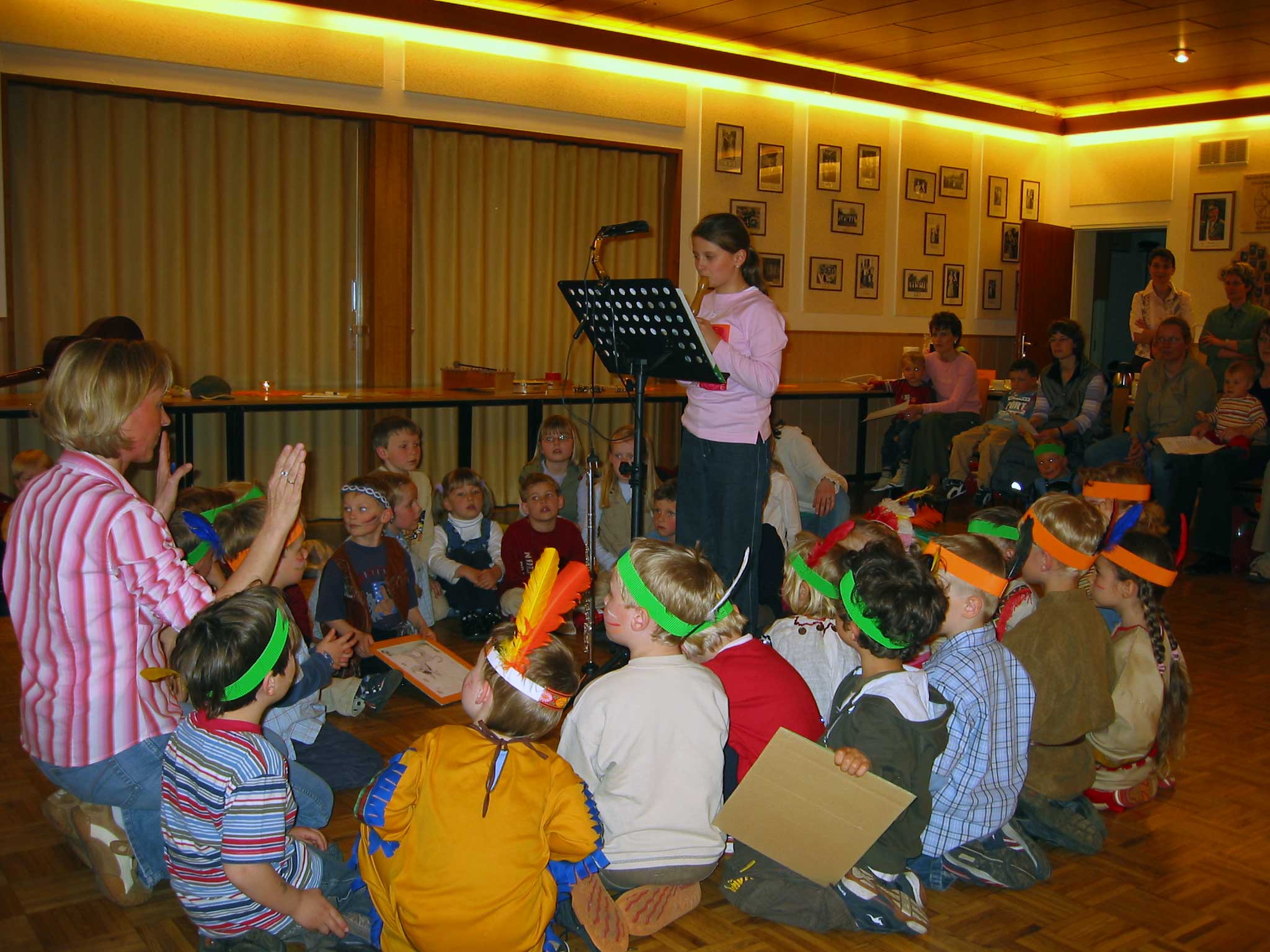 Der Gesang dient der Stimmbildung. Es werden Kinderlieder z.B. auf lala gesungen