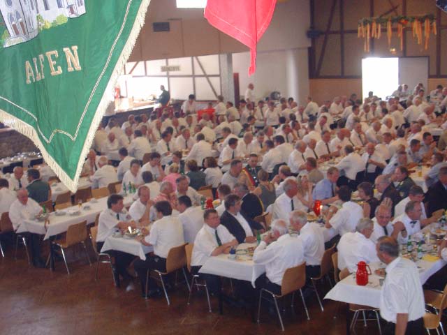 Die Halle war mit Schützen und Ehrengästen prall gefüllt