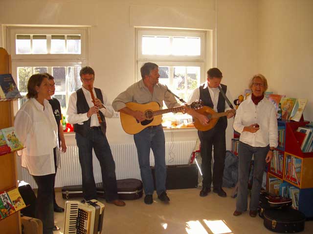 Die Gruppe "Allerleihrau" spielte wie im letzten Jahr wieder zu einem musikalischen Frühschoppen auf