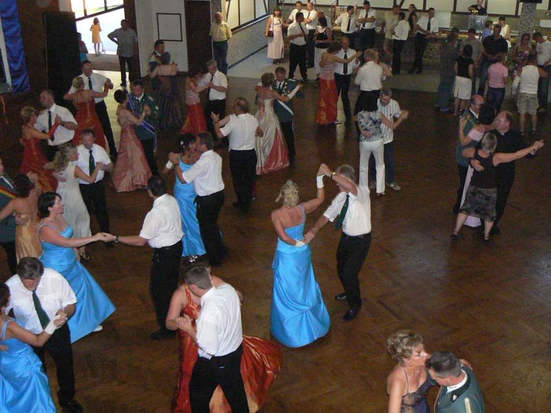 Am Abend spielte wieder die Band Chicago auf. Die Gastvereine aus Borchen und Wewer nutzten die Tanzfläche ausgiebig