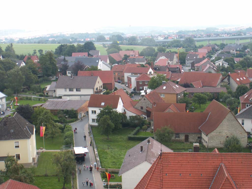 975-Dorfjubiläum - Umzug und Markt rund um den Kirchturm (2006)