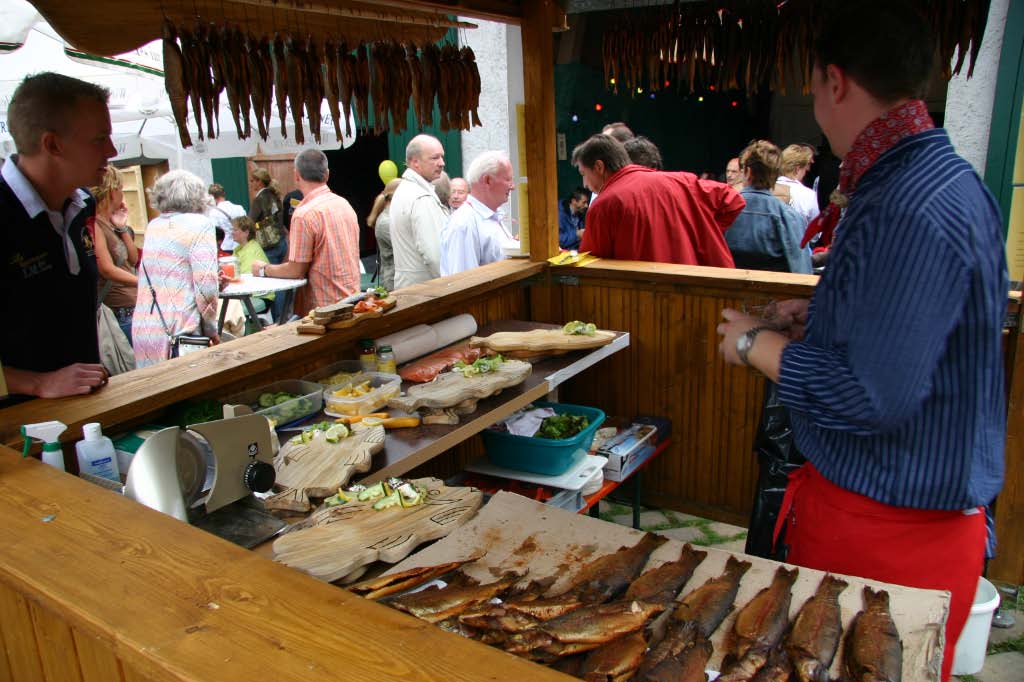 975-Dorfjubiläum - Umzug und Markt rund um den Kirchturm (2006)
