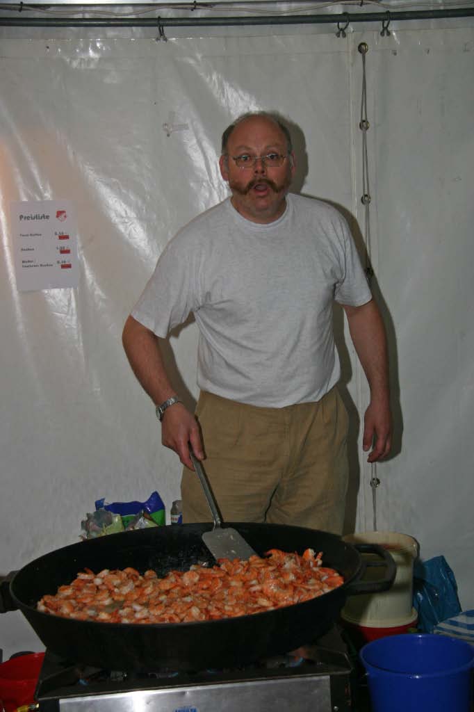 Nach der Linsensuppe vom Vortag hatte Knut Bohnwagner eine Nudelpfanne mit Garnelen vorbereitet
