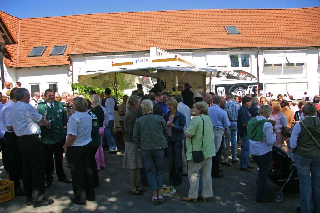 Die Getränke wurden von der Schießabteilung übernommen und gegrillt hat die Feuerwehr