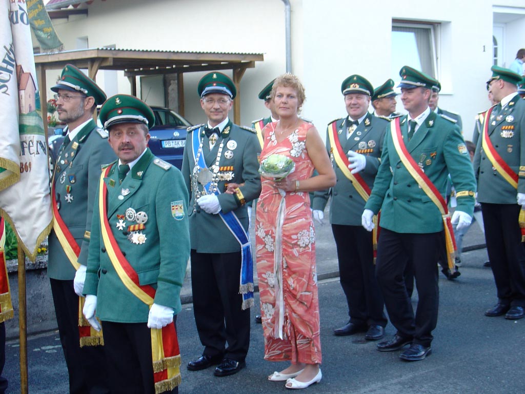 Anschließend ging es mit frisch gestärkten Schützen zum Festball in die Schützenhalle