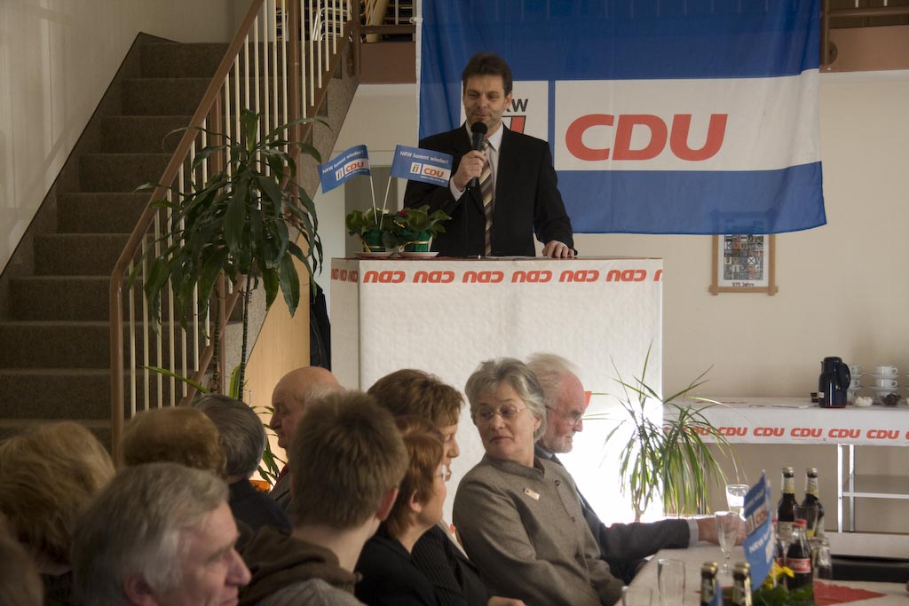 Der Gemeindeverbandsvorsitzende der CDU-Borchen begrüßte seine Gäste im Bürgerhaus Alfen.