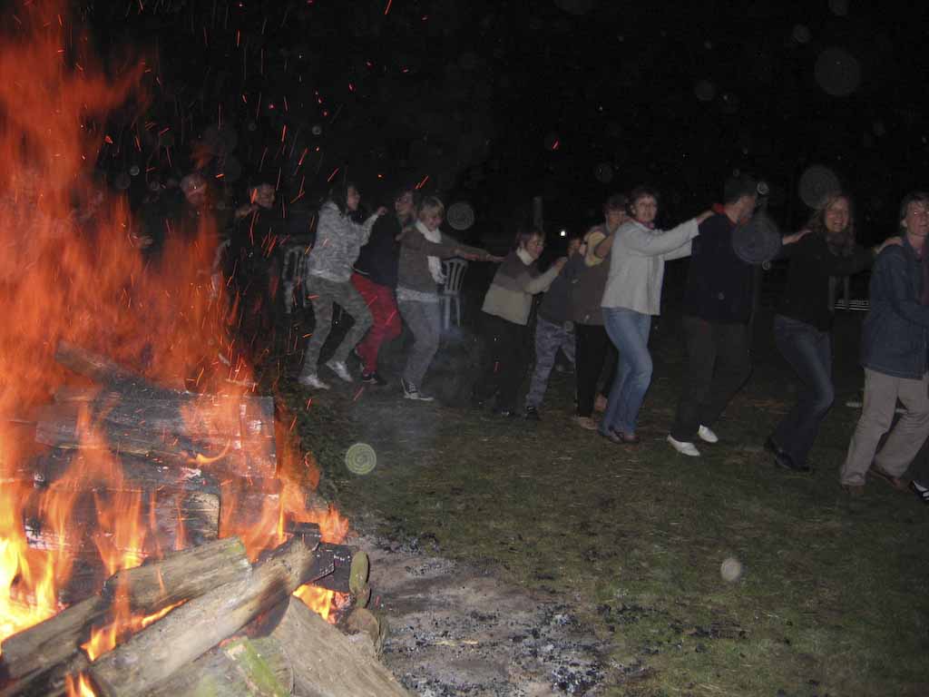 <p>Anschließend wurde noch weiter am Lagerfeuer gefeiert</p>