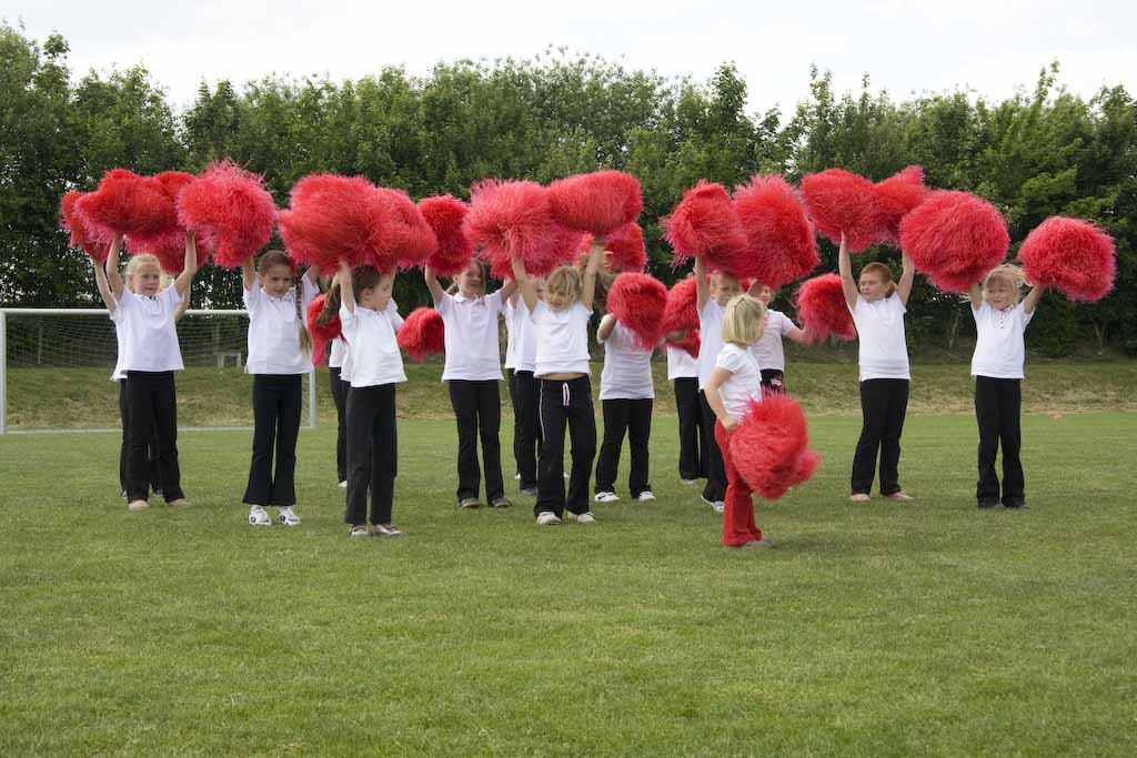 <p>Die Cheerleader mit Laura Ewers, Franziska Bartels, Laureen Ahrens, Ricarda Hölscher, Julia Lohmann, Milena Pasel, Lorena Witte, Jil Drüke, Luisa Niggemeier, Laura Eisenbarth, Janah Koch, Hanna Droll, Mara Kloppenburg, Pia Posledni, Lirida Wischer, Emma Hayn, Larissa Pasel</p>
