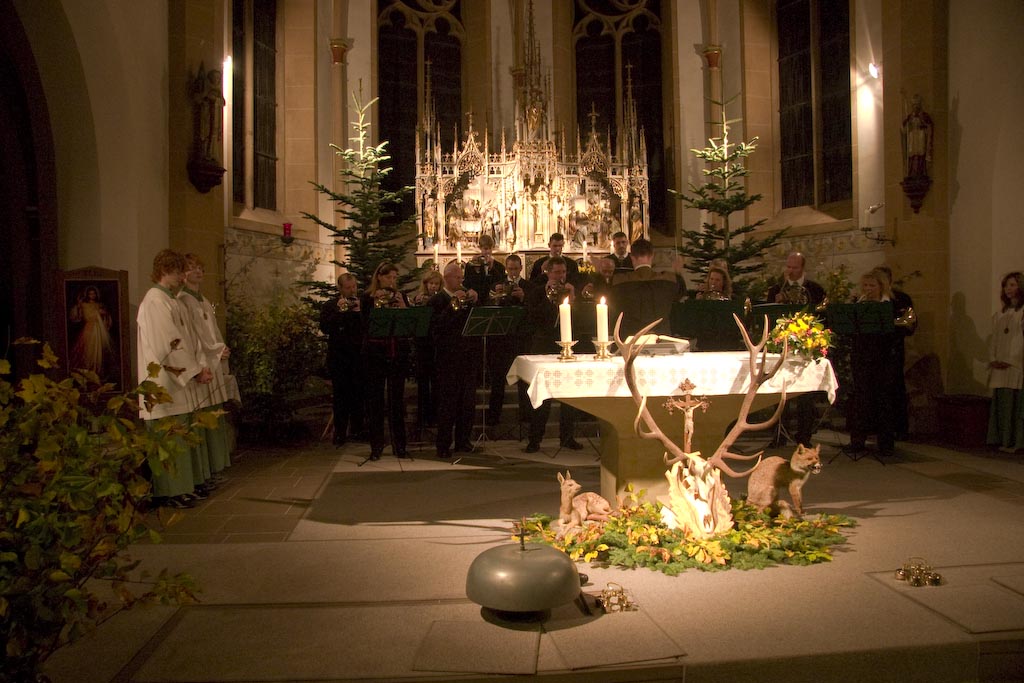 <p>Hubertusmesse des Jagdhornblaesercorps Salzkotten in der St. Walburga Pfarrkirche zu Alfen</p>