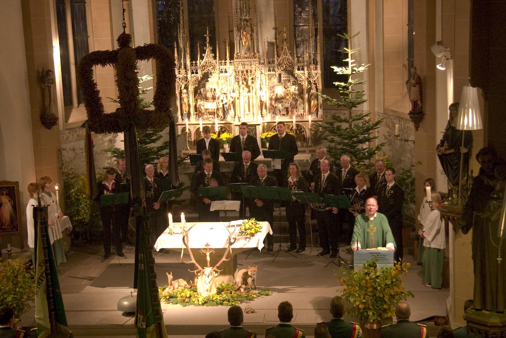 <p>Hubertusmesse des Jagdhornblaesercorps Salzkotten in der St. Walburga Pfarrkirche zu Alfen</p>