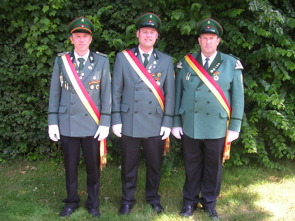 <p>Die Prinzen. Von links: Marek Adar (Apfel), Markus Lagers (Krone), Ralf Rudolph (Zepter).</p>