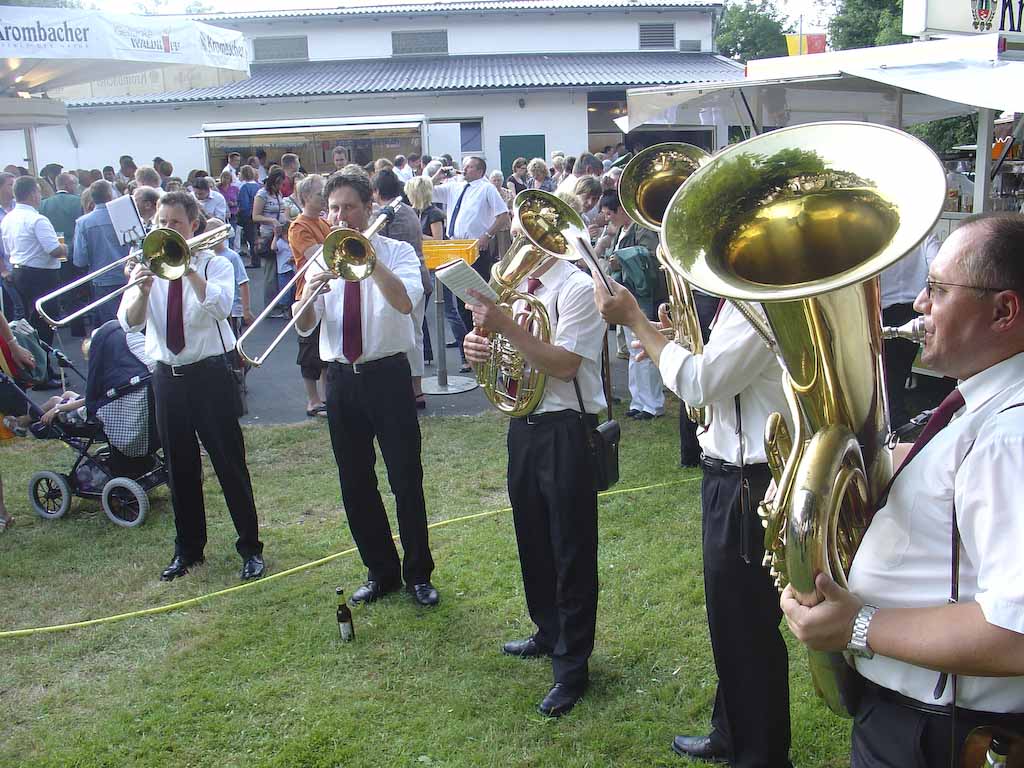 <p>Der Musikverein Alfen unterhielt mit Blasmusik</p>