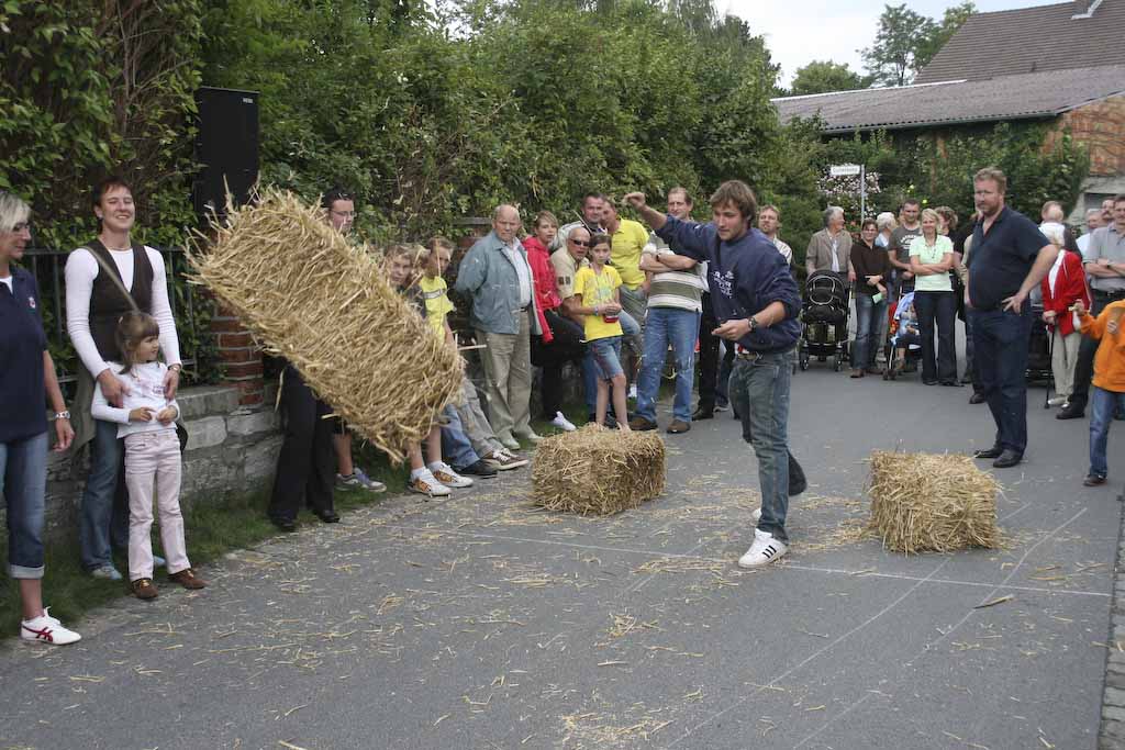 <p>Jede Mannschaft hatte drei Versuche und der weiteste Ballen zählte</p>
