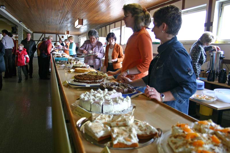<p>Vor dem musikalischen Genuss hat der Musikverein zu Kaffee und Kuchen eingeladen</p>