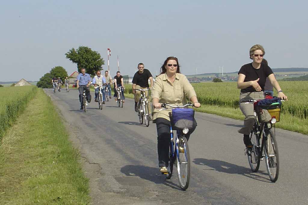 <p>Ausflug des Musikvereins 2004 – Per Fahrrad in den Haxtergrund</p>