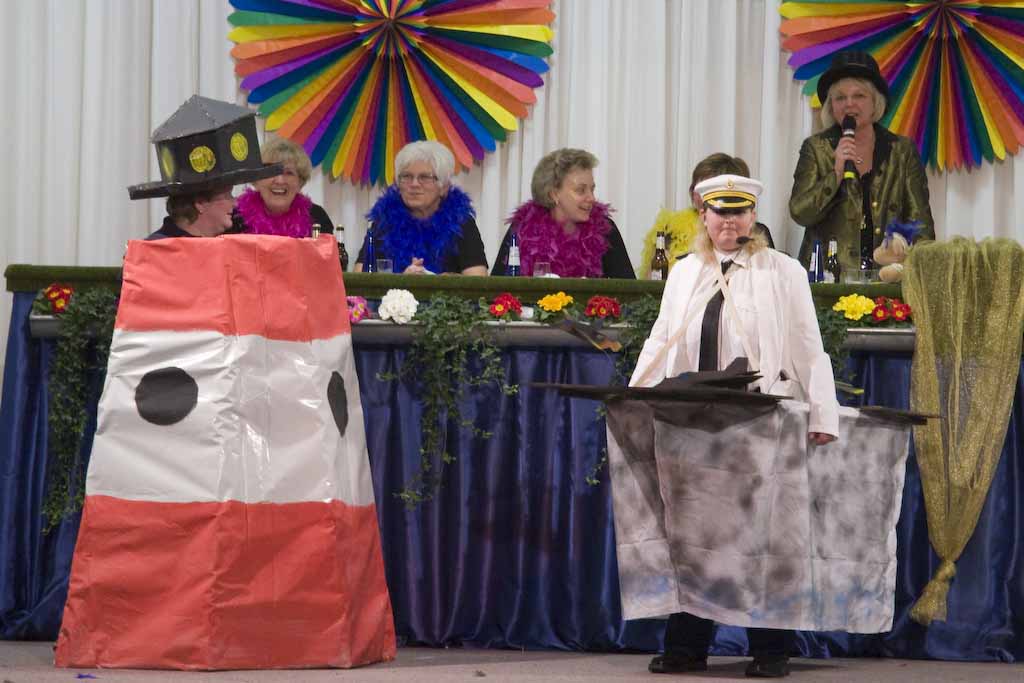 <p>Eine historische Gegebenheit brachte die Halle zum Lachen</p>