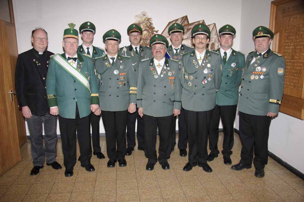<p>Die geehrten Schützenbrüder auf der JHV 2009</p>