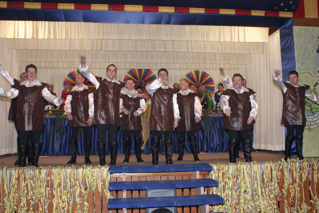 <p>Die Karnvalszicken der kfd feiern mit den Alfener Weibern Weiberfastnacht</p>