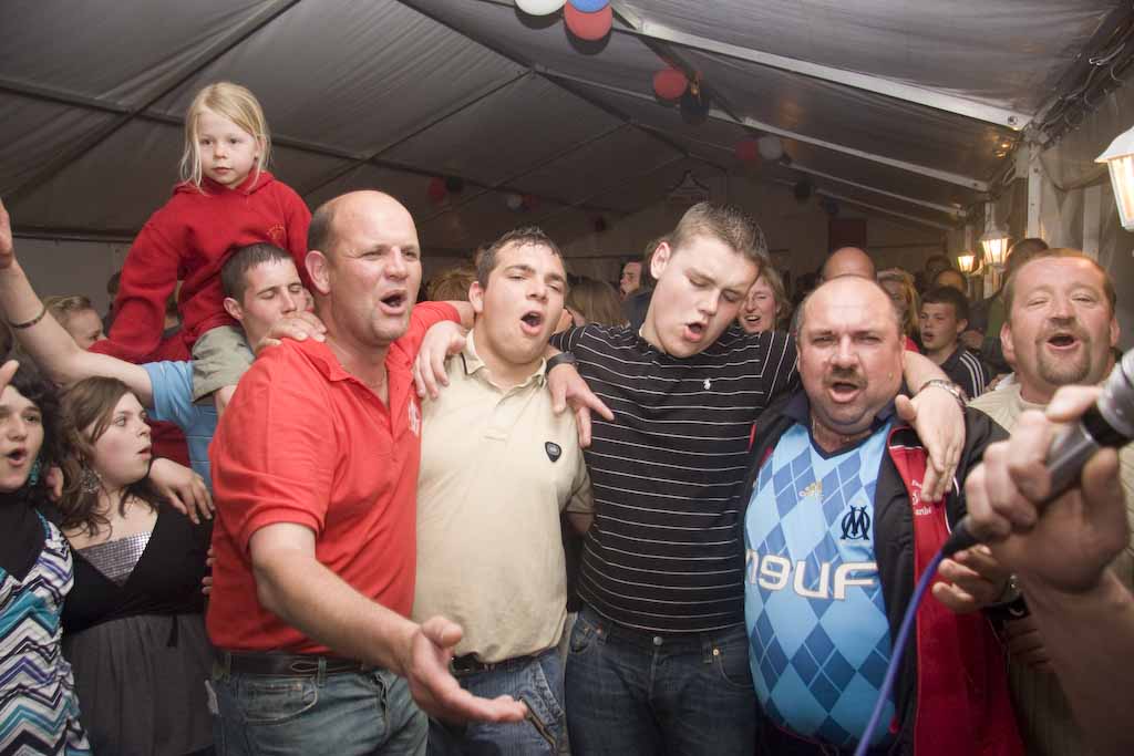 Der Fu§ballverein Noyen sur Sarthe besucht den SV RW Alfen