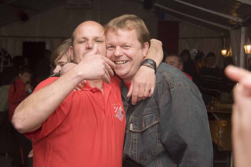 Der Fu§ballverein Noyen sur Sarthe besucht den SV RW Alfen