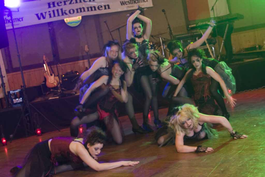 <p>Als Höhepunkt der Nacht trat die Tanzgruppe aus Tudorf auf</p>