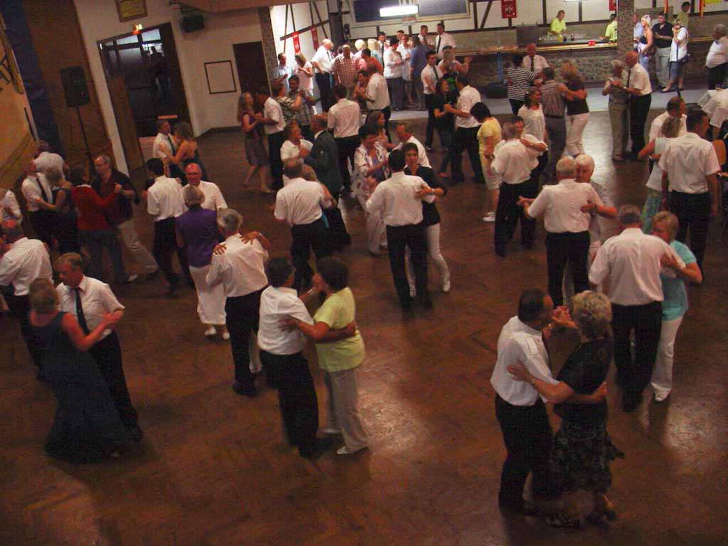 <p>In der Halle wurde das Tanzbein geschwungen</p>