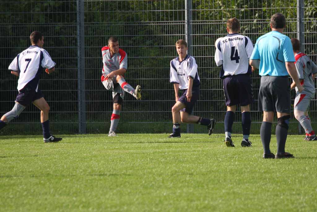 <p>Doch der Schiedsrichter hatte die Partie sicher im Griff.</p>
