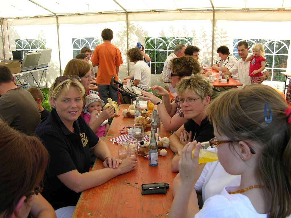 <p>Im Zelt der Südkompanie wurde Kaffee und Kuchen angeboten</p>