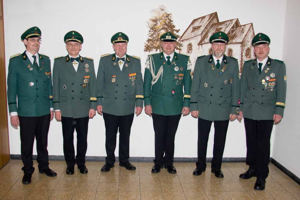 <p>Hartwig Nillies wurde zum Ehrenoberstleutnant ernannt und Christoph Limper zum Ehrenhauptmann der Westkompanie</p>