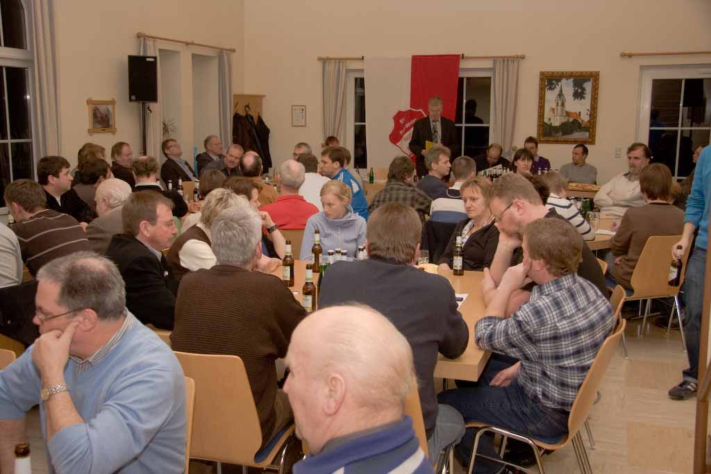 <p>Nach drei Jahren mit negativen Ergebnis konnte in 2009 mal wieder ein positiver Kassenbericht vorgelegt werden. Durch die im letzten Jahr erhöhten Mitgliederbeiträge und die Teilnahme beim Aufstellen des Maibaums sowie am Adventsmarkt konnte die Einnahmeseite der Bilanz aufgebessert werden. </p>