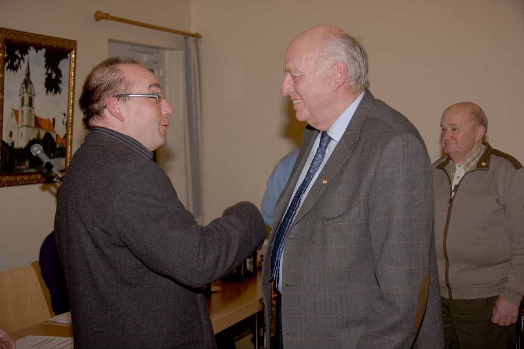 <p>Ebenfalls für 50 Jahre wurde Rainer Waltert geehrt. Rainer Waltert hat die Farben des SV RW Alfen als Schiedsrichter in Bundesligastadien getragen. </p>