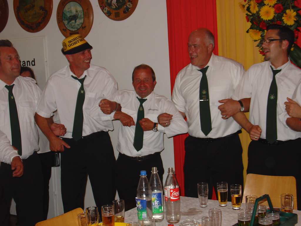 <p>Die Kamera hat etwas zu spät ausgelöst, sonst hätte man sehen können, wie Zeremonienmeister Friedhelm Reinstädler den Hofherren direkt in die Augen geschaut hätte</p>