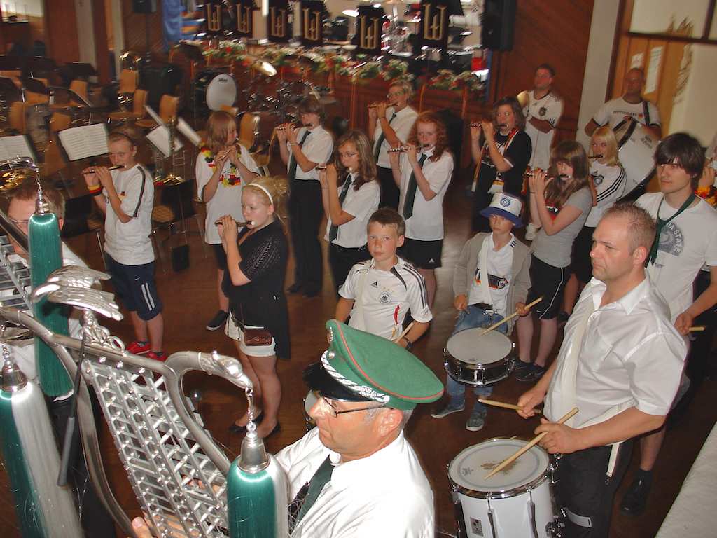 <p>Während des Frühstücks unterhielt der Musikverein mit zünftiger Blasmusik. Auch der Spielmannszug gab eine Märsche zum Besten</p>
