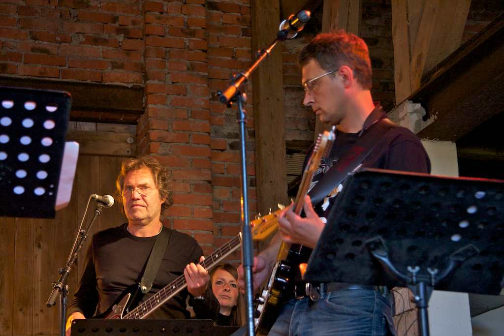 <p>Die vier männlichen Musiker kommen aus „Alfen-Stadt“: Matthias Kuttig, Fabian Lübbers, Abby Bergen und Uwe Stork</p>