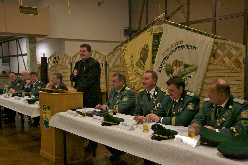 <p>Präses Pastor Markus Berief hielt in diesem Jahr seine Grußworte recht knapp, da er noch nicht lange genug in der Pfarrgemeinde arbeitet. </p>
